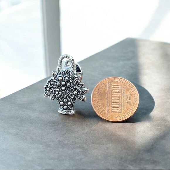 Vintage Avon Silver tone Floral Basket pin. Circa 1980s. - Picture 5 of 5